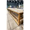Image 5 : LARGE 2 TIER MOBILE WOODWORKING TABLE WITH VICE