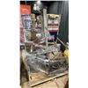 Image 1 : PALLET OF ASSORTED RUSTIC METAL DECOR ITEMS