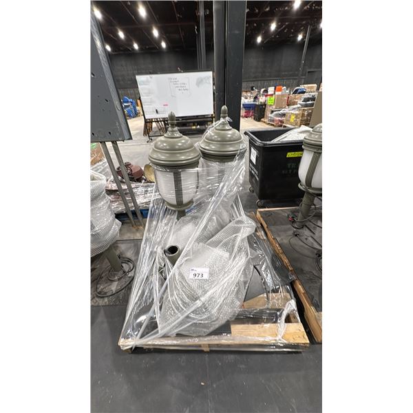 PALLET OF ELECTRIC PROP LANTERN LIGHTS