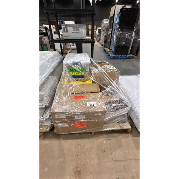 PALLET OF ASSORTED ELECTRICAL COMPONENTS, LIGHTBULBS & ASSORTED LIGHTS