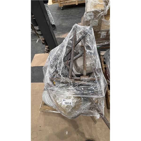 PALLET OF ASSORTED INDUSTRIAL LIGHTS & PARTS