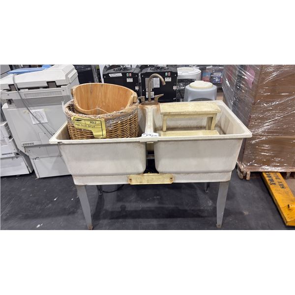 2 COMPARTMENT PLASTIC TUB LAUNDRY SINK WITH SMALL STOOL, WOVEN BASKET & WOOD BUCKET