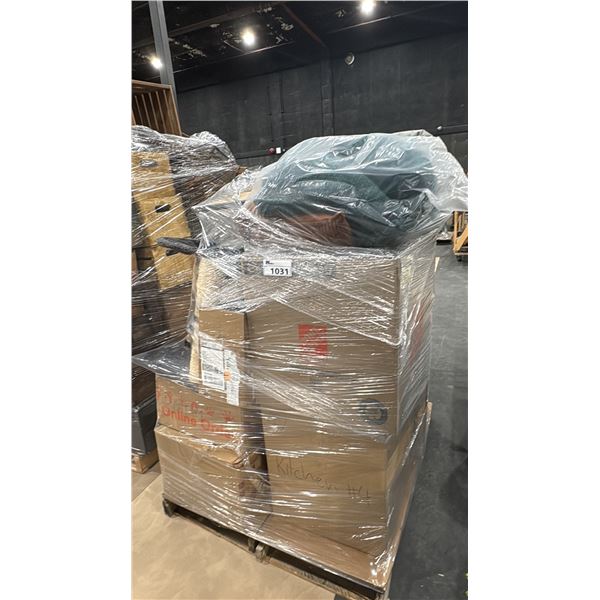 PALLET OF ASSORTED CAT POSTS, PILLOWS & HOUSEHOLD ITEMS