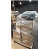 Image 1 : PALLET OF ASSORTED CAT POSTS, PILLOWS & HOUSEHOLD ITEMS