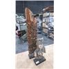 Image 1 : 2 CARVED WOODEN DECOR PIECES ON BASES