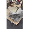 Image 2 : PALLET OF PROP SATELLITE DISHES