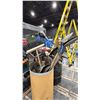 Image 3 : MOBILE RACK WITH ASSORTED TOOL BAGS & 2 BARRELS OF GARDEN TOOLS