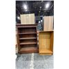 Image 2 : GROUP OF 7 ASSORTED PIECES OF FURNITURE
