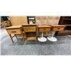Image 4 : GROUP OF 7 ASSORTED PIECES OF FURNITURE