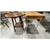 Image 2 : GROUP OF 4 SMALL TABLES