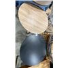 Image 3 : 2 ROUND TABLES