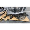 Image 3 : 9 METAL TABLE BASES & 5 BLACK PLASTIC UMBRELLA BASES