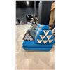 Image 3 : GROUP OF 4 ASSORTED TRIANGLE FOLDING PILLOWS