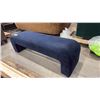 Image 2 : NAVY BLUE VELVET LOOK MODERN BENCH