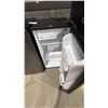 Image 3 : 2 MINI FRIDGES- BLACK STAINLESS STEEL HAMILTON BEACH & MATTE BLACK DANBY