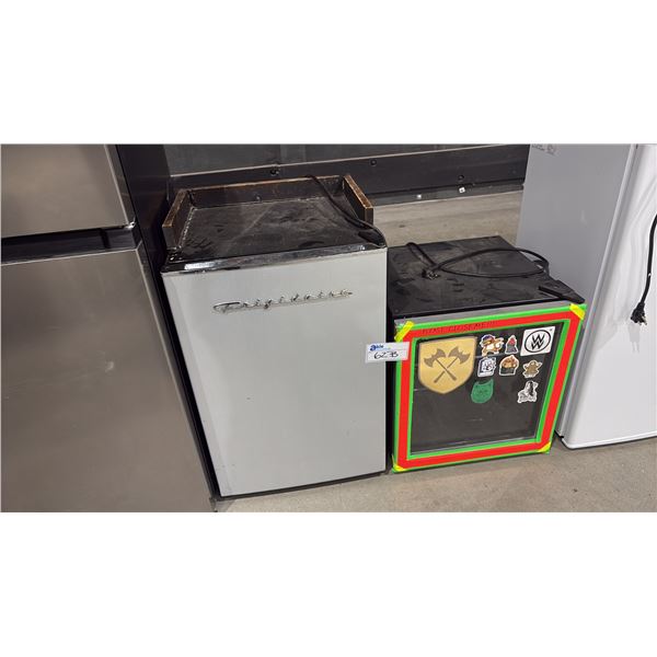 2 MINI FRIDGES