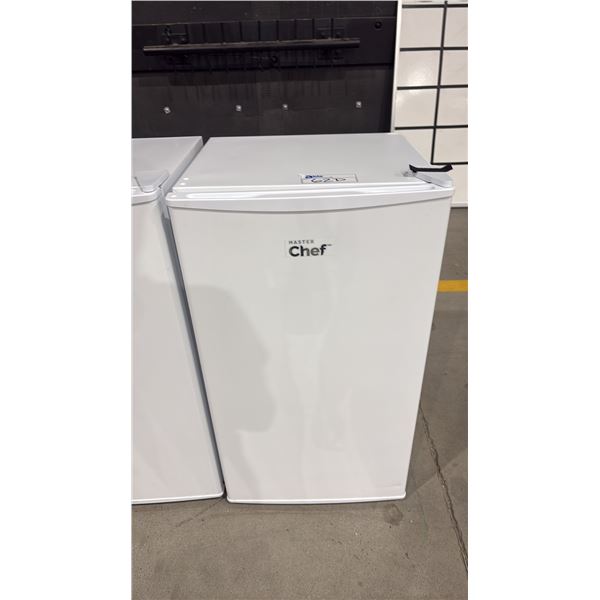 WHITE MASTER CHEF MINI FRIDGE