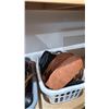 Image 5 : 4 BASKETS OF ASSORTED PURSES