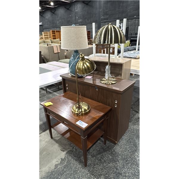 END TABLE, SLIDING DOOR CABINET, SMALL BOOKSHELF & 3 ASSORTED LAMPS