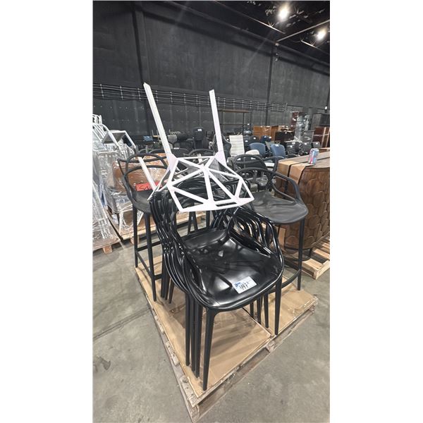 PALLET OF CHAIRS
