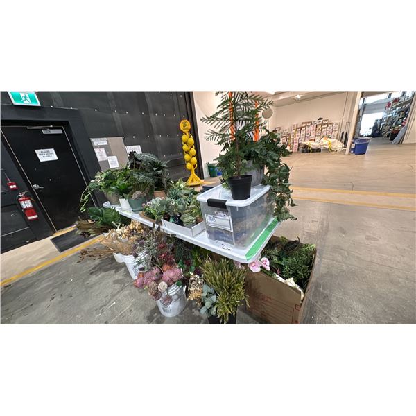 LARGE GROUP OF ASSORTED ARTIFICIAL PLANTS & FLOWERS