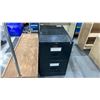 Image 2 : 2 DRAWER FILE CABINET AND METAL BOOKSHELF