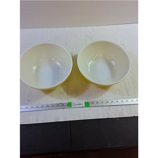 (2) Pyrex Bowls