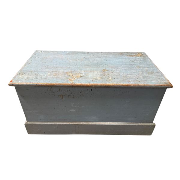 VTG Wooden Trunk