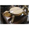Image 1 : Carved Turtle Pedestal