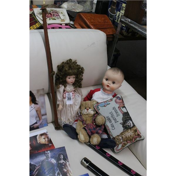 Dolls w/Plush Cat, Pillow
