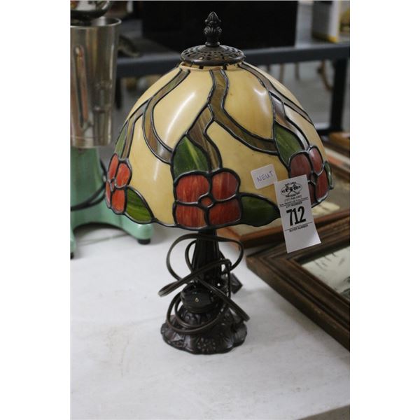 Floral Plastic Leaded Style Lamp