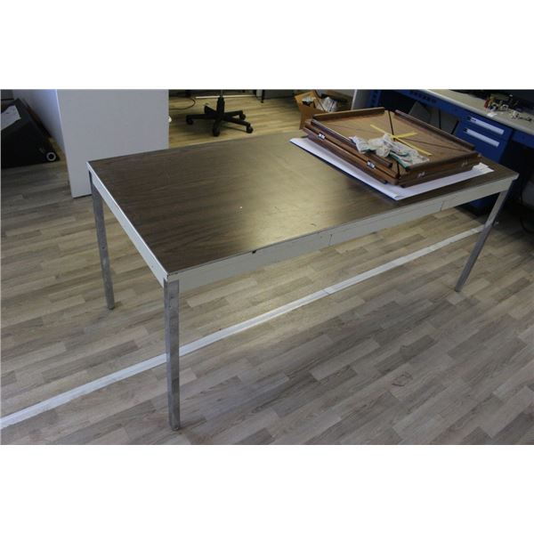Blue/Gray Electrified Work Station