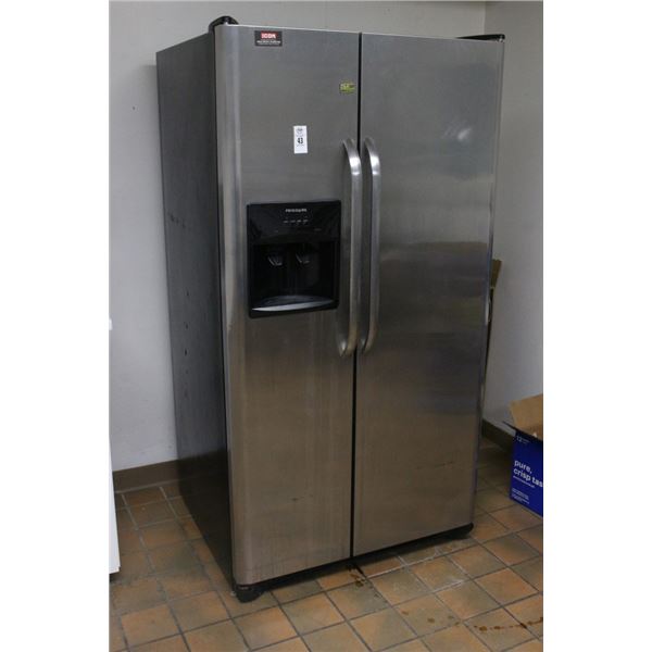 Frigidaire SS Side By Side Ref/Freezer w/Ice Maker
