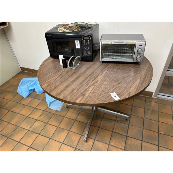 Round Pedestal Dining Tables w/4 Chairs