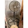 Image 1 : Dayton Pedestal Fan