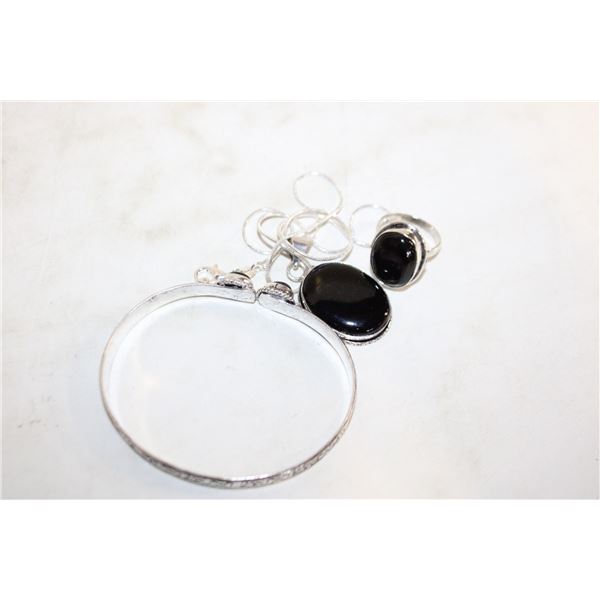 13)  SUITE OF BLACK ONYX AND 925