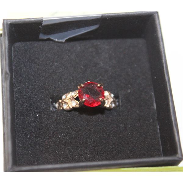 SZ.5 RUBY LIKE CENTER STONE WITH LEAF DETAIL RING
