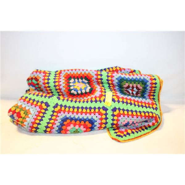 VINTAGE GRANNY SQUARE BLANKET