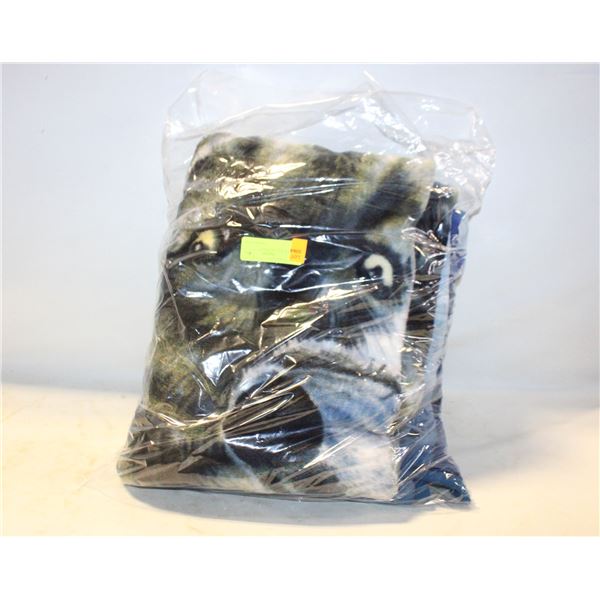 FLEECE WOLF BLANKET