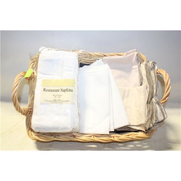 WICKER BASKET WITH ASST LINEN MAPKINS