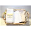 Image 1 : WICKER BASKET WITH ASST LINEN MAPKINS