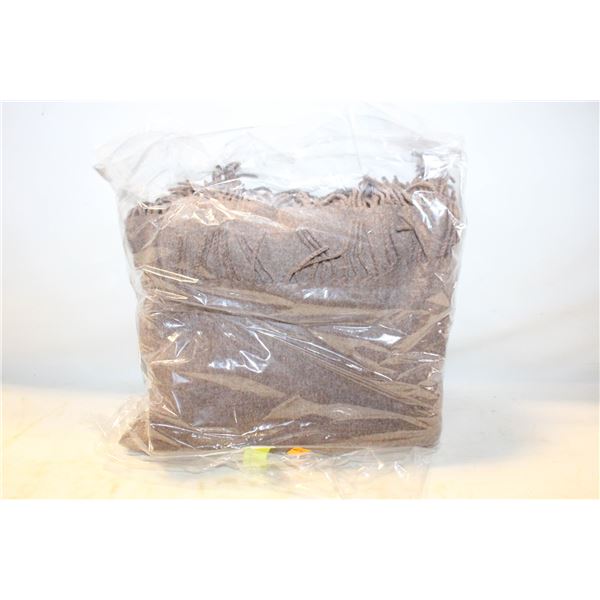 WOOL THROW