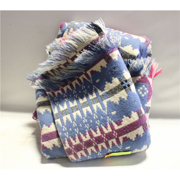 VINTAGE VIRGIN WOOL NAVAJO WEAVED BLANKET