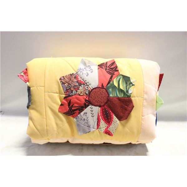 NEW HOME-MADE DRESDEN PLATE QUILT,
