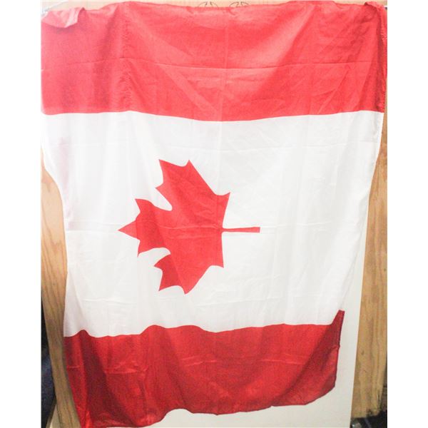 XL CANADA FLAG CAPE WITH SLEEVES 56"