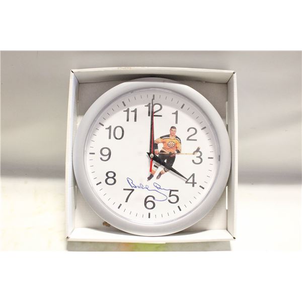 BOBBY ORR SIGNED VINTAGE WALL CLOCK NEVER USED