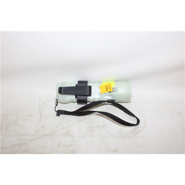 PELICAN 3310PL FLASHLIGHT