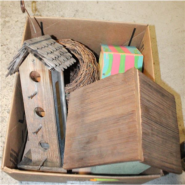 OUTDOOR WOOD BIRD HOUSES