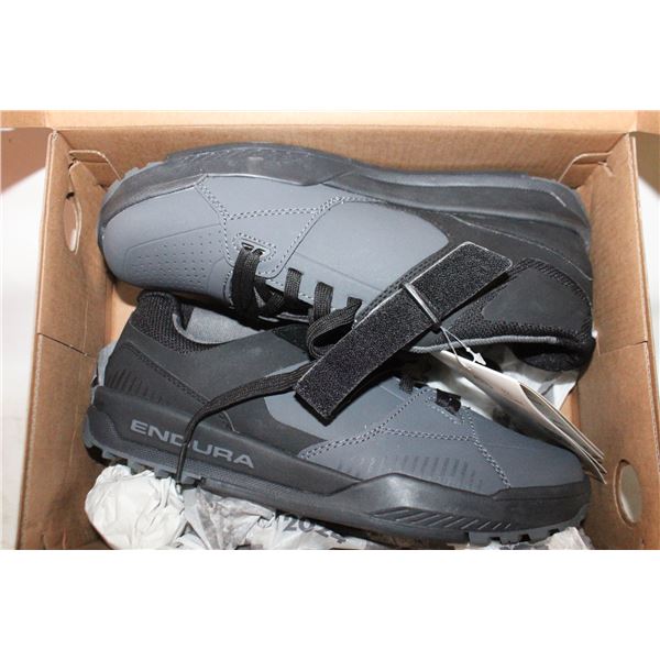 NEW ENDURA BURNER CLIPLESS SHOES SIZE 9
