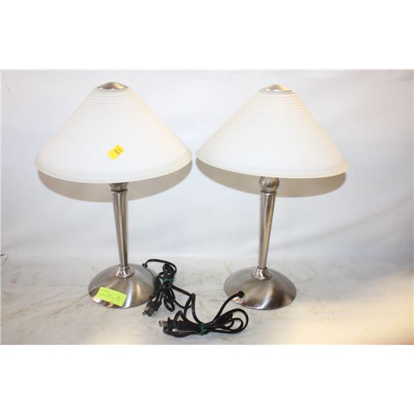 2-TOUCH POWERED TABLE LAMPS